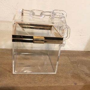 I am selling a clear box purse. There is no brand on it